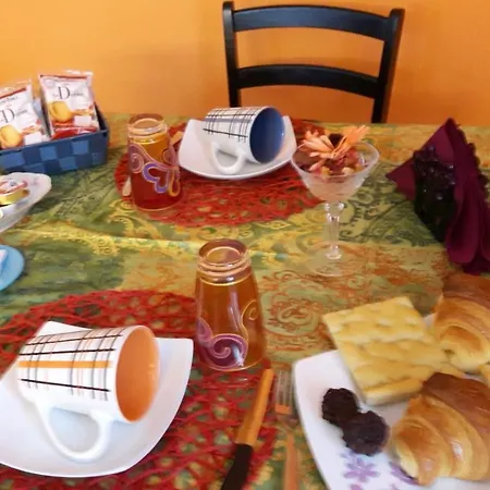 Oda ve Kahvaltı Due Passi Dal Mare *